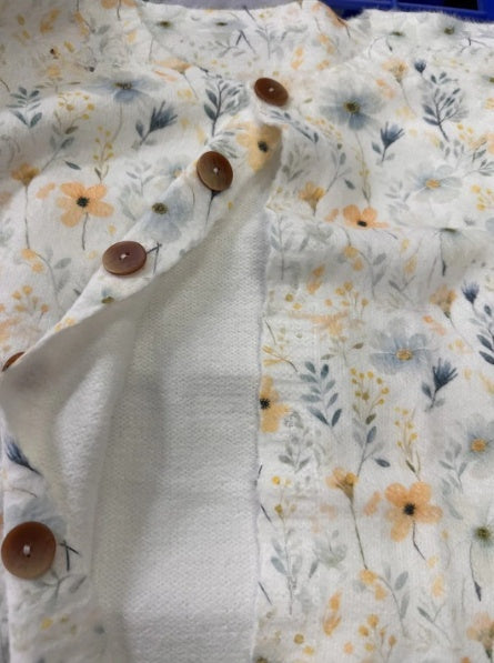 Beautiful floral print cardigan with buttons