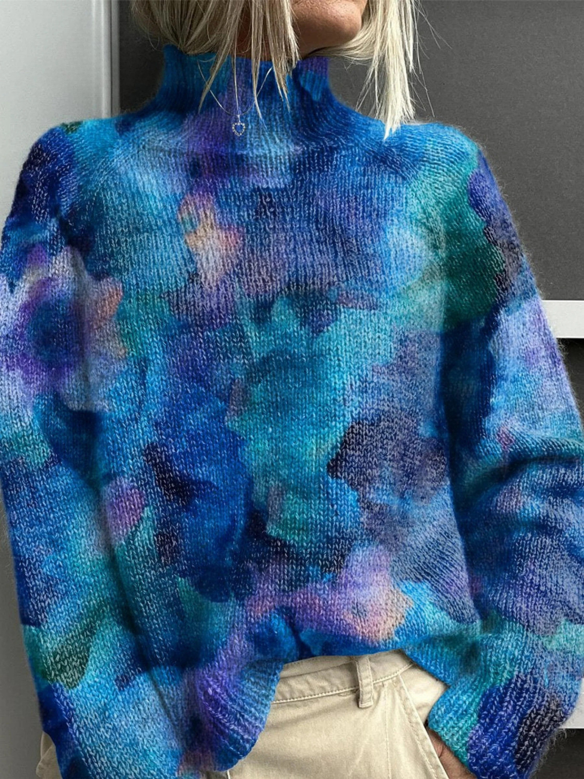 Amelia™ - Stylish Turtleneck Sweater with Abstract Floral Pattern on Water