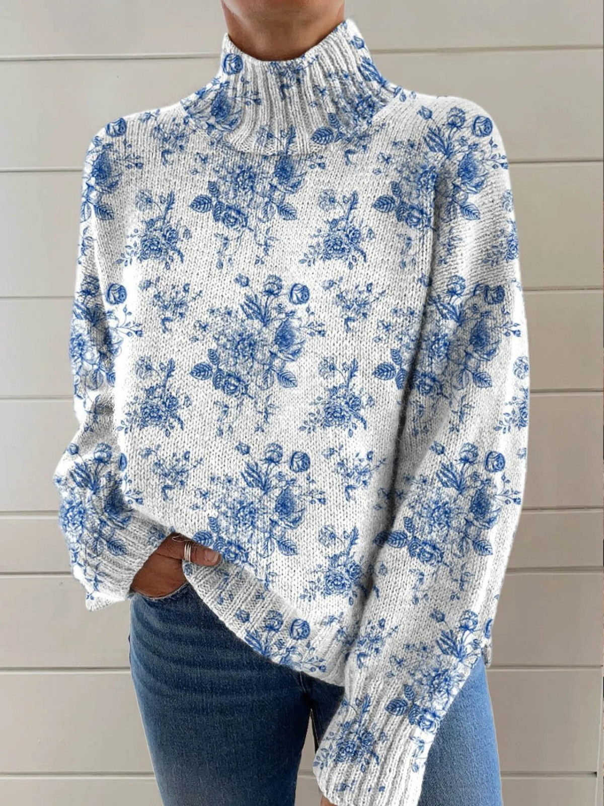 Magdalena™ – Charming floral pattern with artistic print on the turtleneck