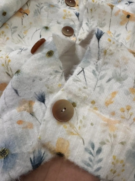 Beautiful floral print cardigan with buttons