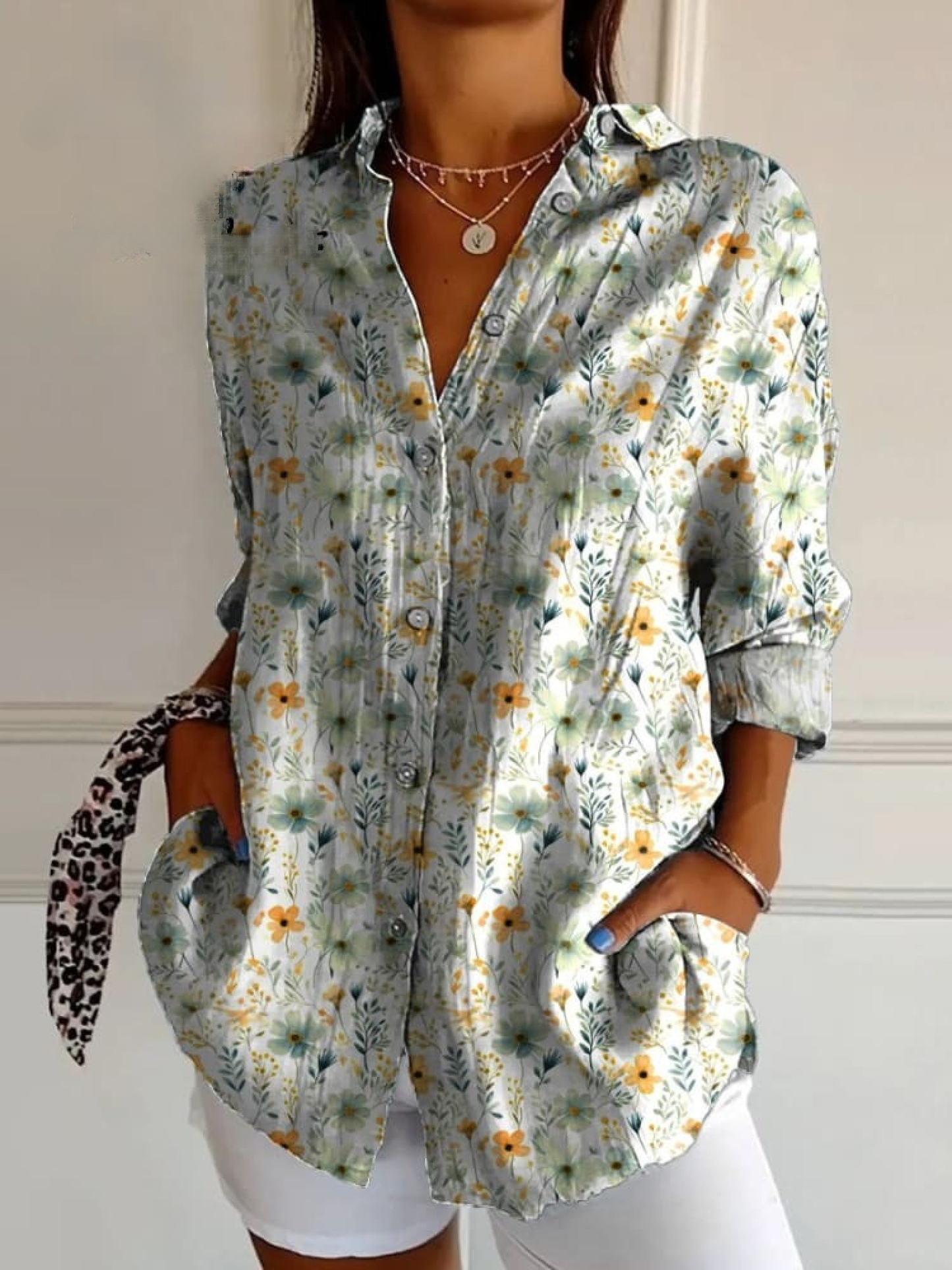 Beautiful floral print cardigan with buttons
