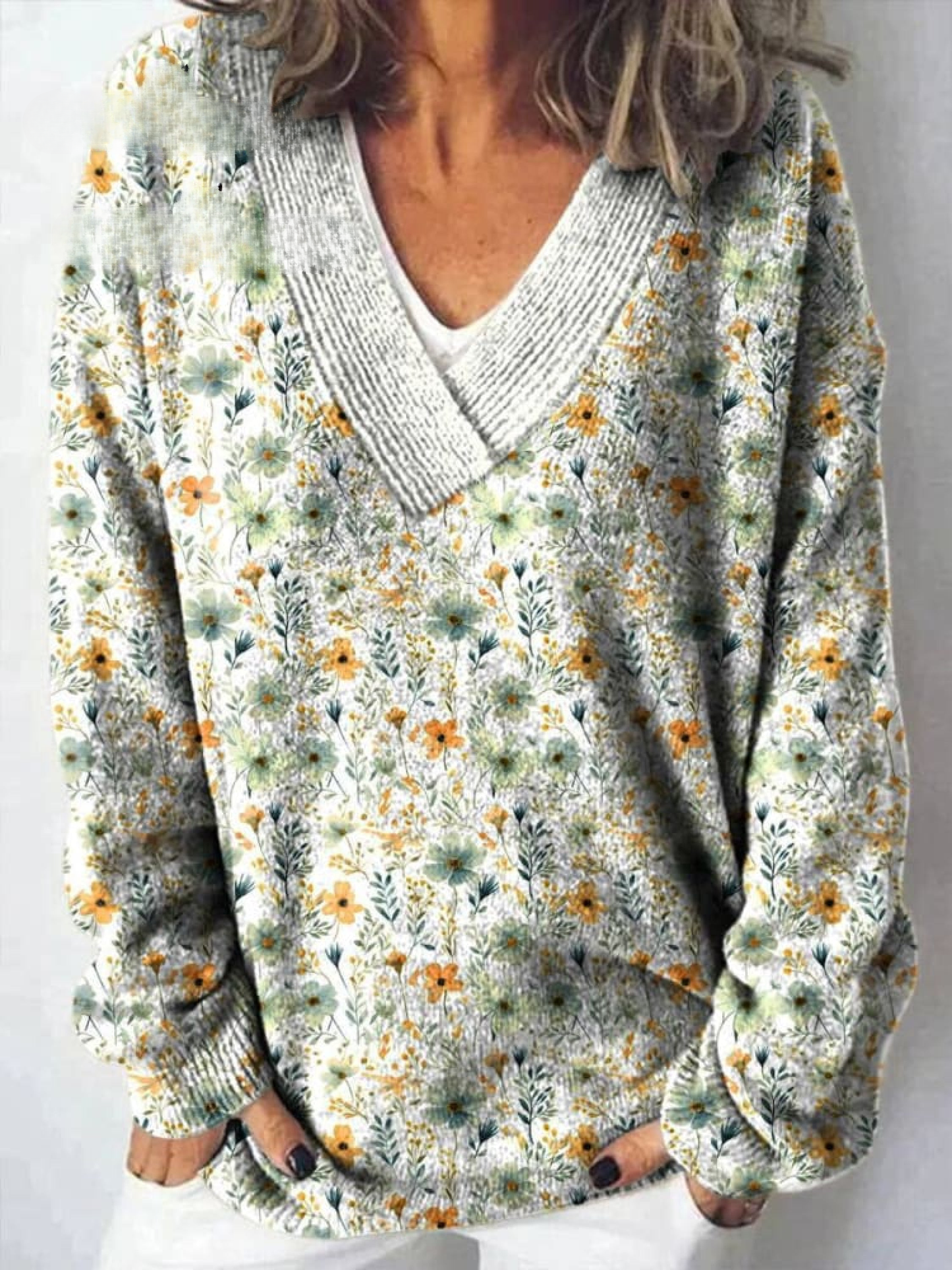 Beautiful floral print cardigan with buttons